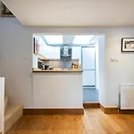 Delightful Bird Sisters Cottage With Free Parking