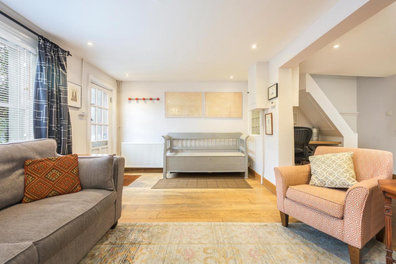 Delightful Bird Sisters With Free Parking Holiday home *