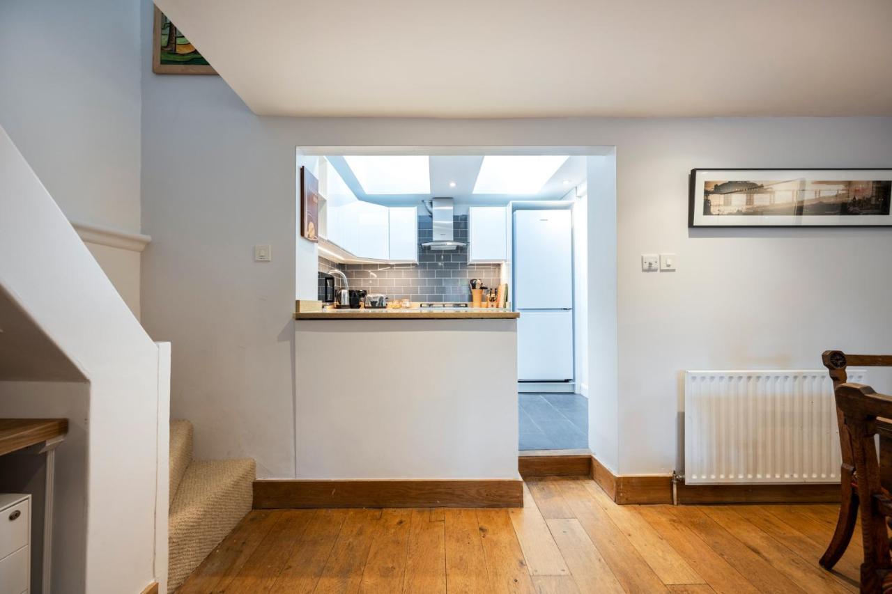 Delightful Bird Sisters With Free Parking Holiday home *